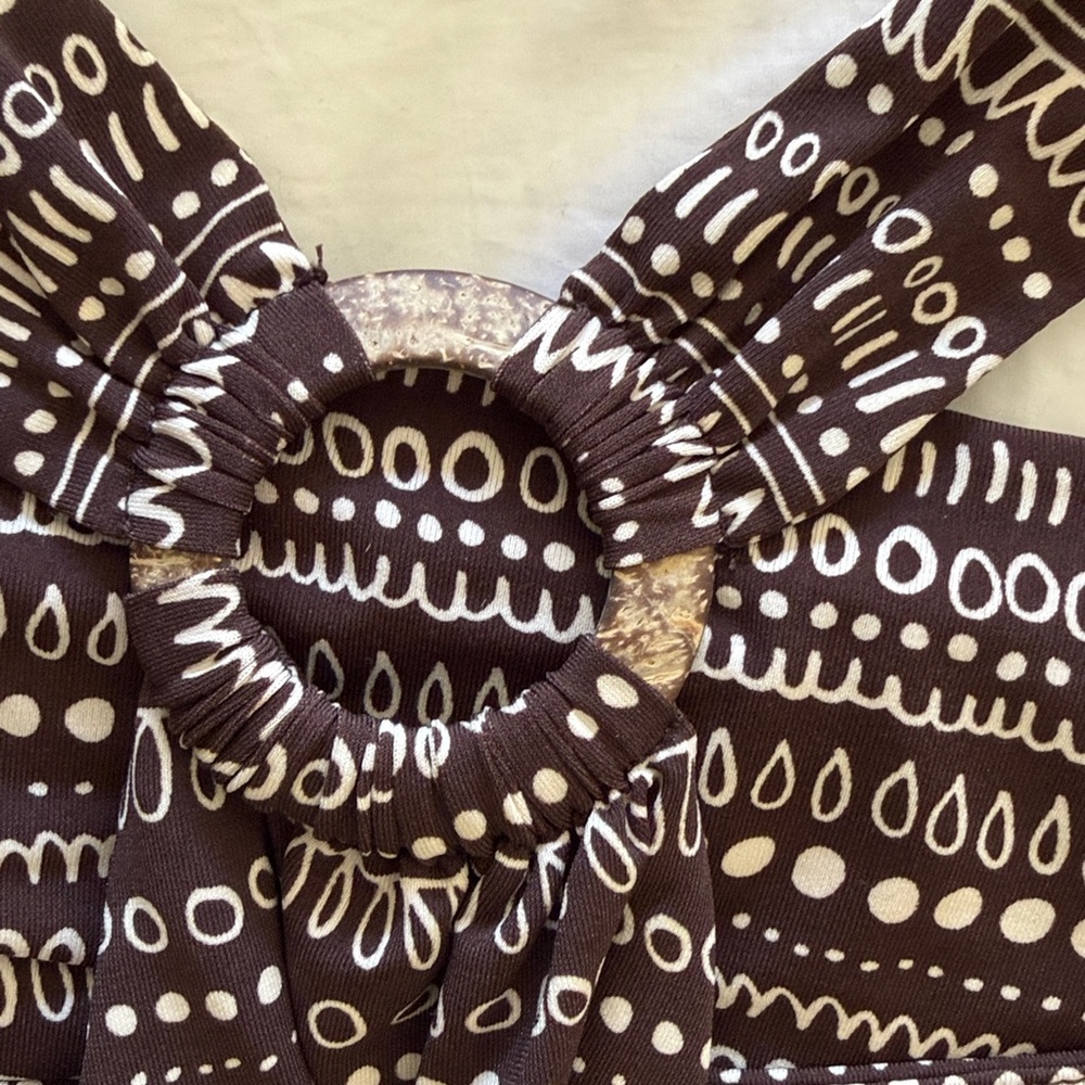 Chic Brown and White Patterned BCBG MAX AZRIA Top and Skirt Set - Picture 7 of 8